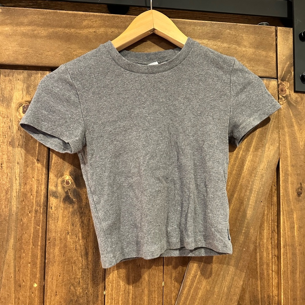 Aritzia t-shirt